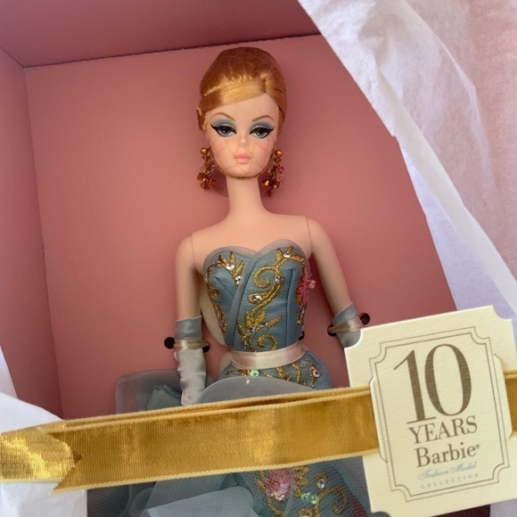 Barbie 10 Years Tribute Silkstone Barbie Doll Fashion Collection Gold Label - Picture 4 of 6